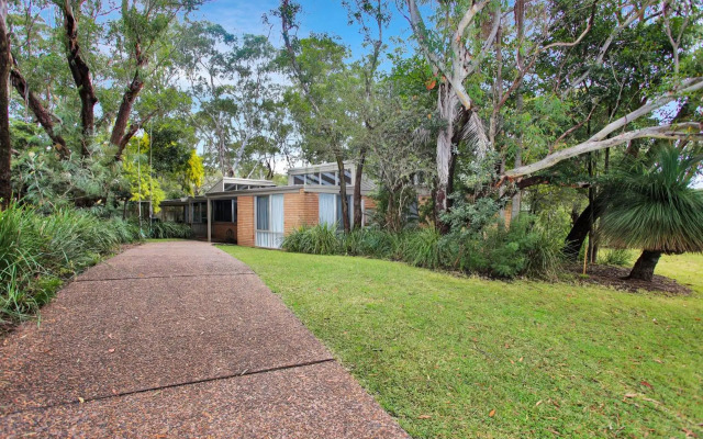 Large 4 Bedroom Home - Pet Friendly