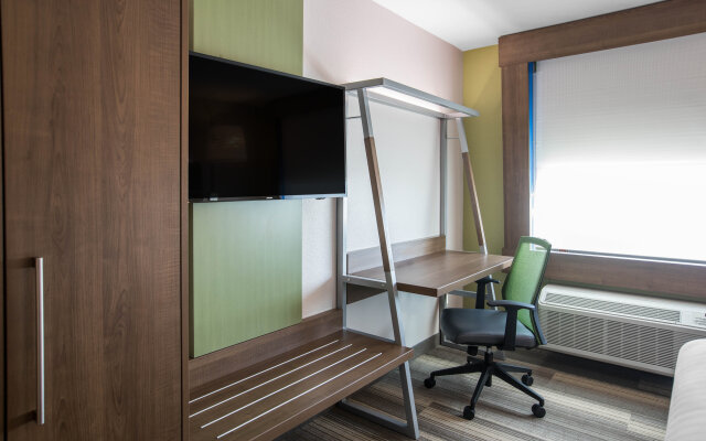 Holiday Inn Express & Suites Ludington by IHG