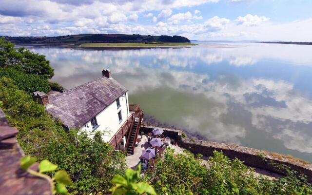 The Cors Country House