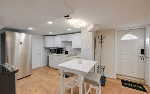 Lovely Elmont Apartment - Walk to Bus Stop!