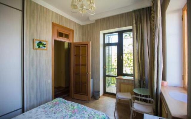 Guest House on Izumrudnaya ulitsa 24