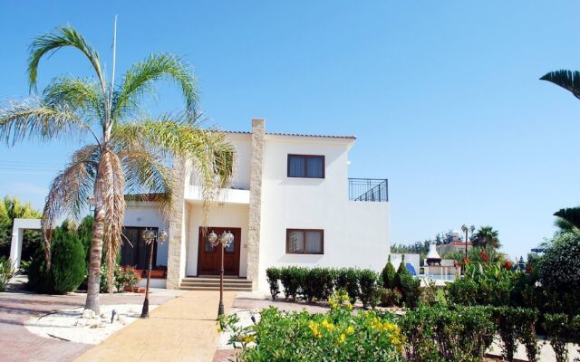 Impressive Large Villa Huge Heated Pool Garden