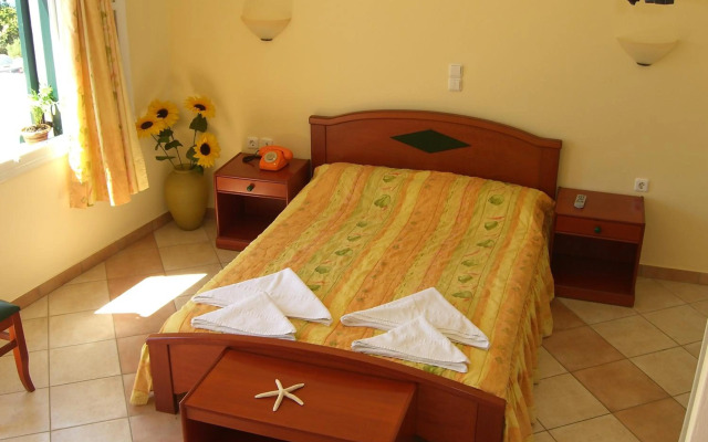 Pyrgos Beach Studios