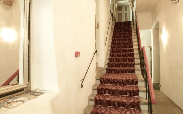 CRU Hotel