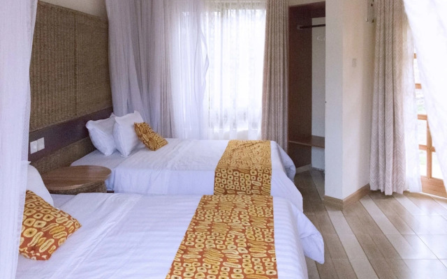 Tooro Fairway Hotel