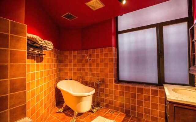 Crosme Theme Hotel