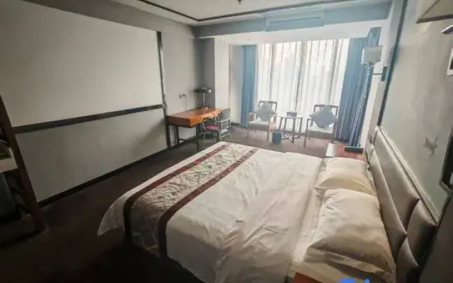 Yicheng Zhilu Hotel (Luohe Stadium)