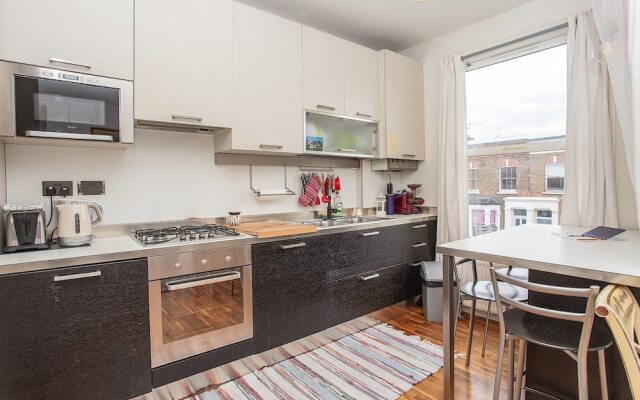 2 Bedroom Flat Near Notting Hill