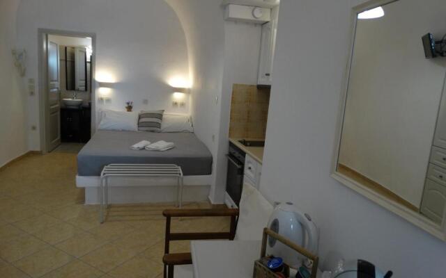 Yposkafo Suites - Private Studio - Santorini