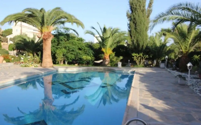 Mazeri Villa