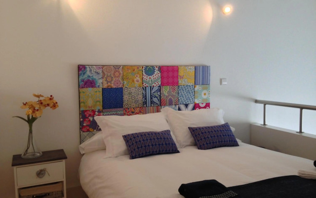 Sunday - Lovely Mezzanine with FREE PARKING