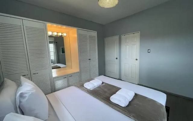 Pool and Jacuzzi Vacation Home