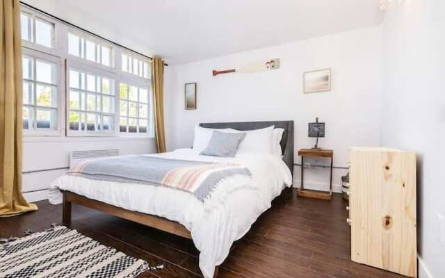 Modern Meets Rustic - 2 Bdrm Old Quebec
