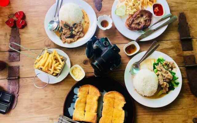 Moon Fox CaféInn Art & Gallery