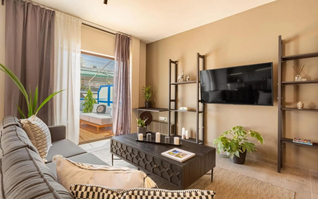 Acropolis View 2-Bedroom Apt, Minimal-Safari Vibe, Big Balcony!