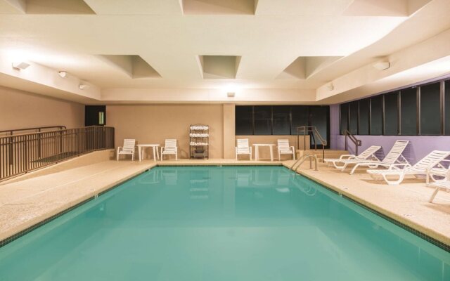 Holiday Inn Express St. Louis Arpt Maryland Hgts