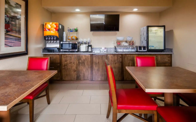 Rodeway Inn & Suites