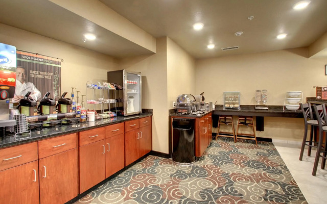 Cobblestone Hotel & Suites - Salem