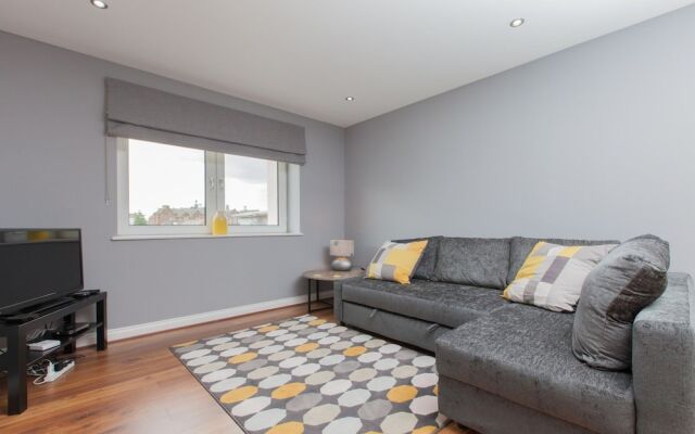Homely, Hi-tech Modern Flat With Parking and gym