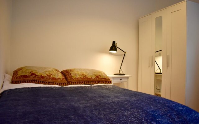 Beautiful 2 Bedroom Cottage in Trendy Portobello