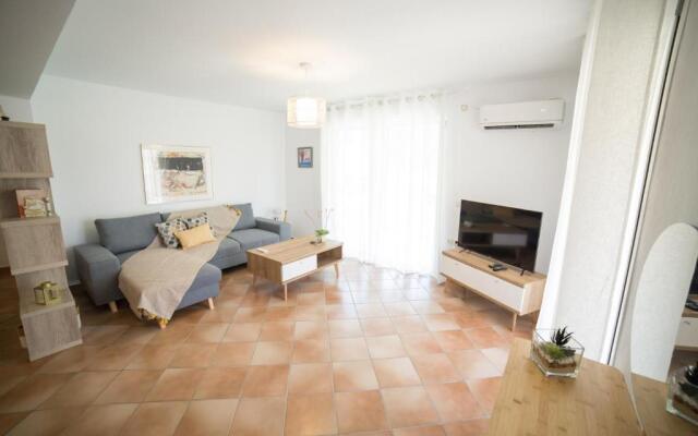 AZALEA - Modern studio with sea view