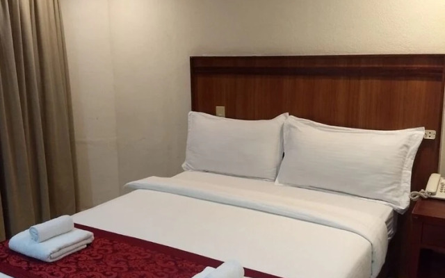 Vaccinated Staff - Capital O 824 Chinatown Lai Lai Hotel