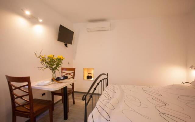 Apartments & Room Kartolina
