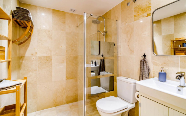 AP165 - Aloha Pueblo, Marbella by roomservices