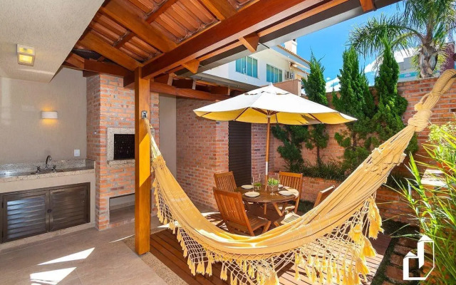 Triplex com 03 suítes com jacuzzi externa aquecida