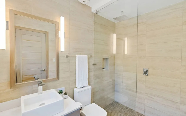 Luxury Villa: Hot Tub: Ocean Views: Fully Staffed