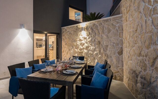 Villa Salt - 10 people, heated pool, Trogir, near beach & Split airport