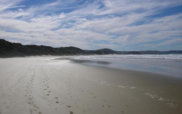 Buccaneers Lodge & Backpackers