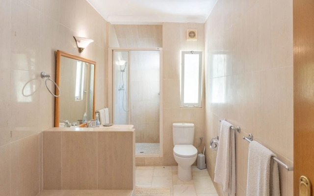 Silver Beautiful 4 Bedroom Vila Just Steps TO TH