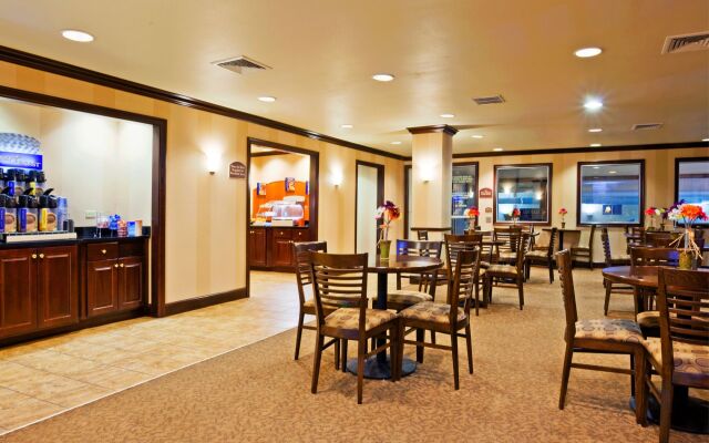 Holiday Inn Express Wisconsin Dells by IHG