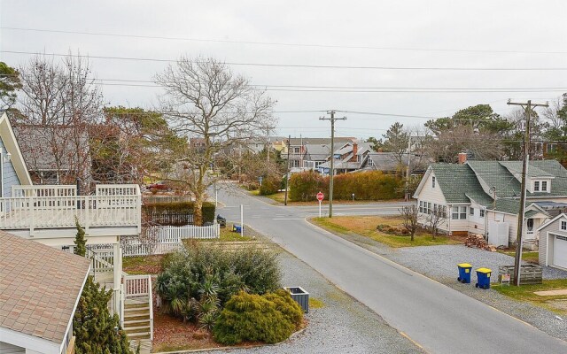 209 Parkwood Street by Long & Foster