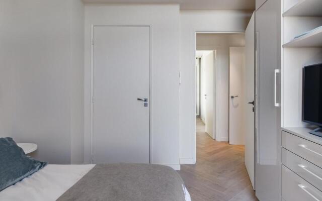 Picturesque Views From a Radiant Penthouse