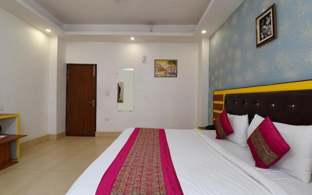 Capital O 64120 Hotel Noida Suites