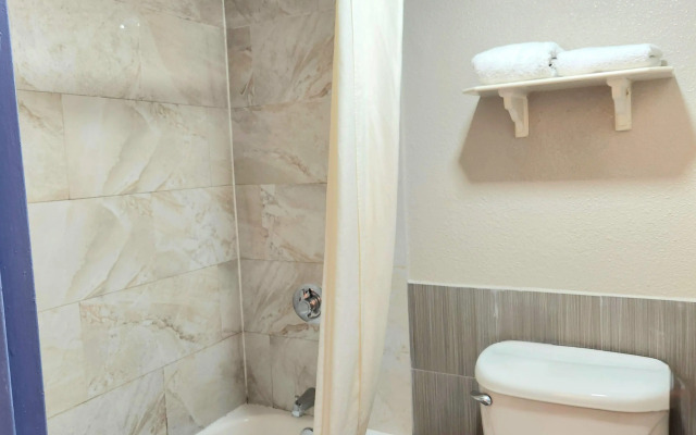 Days Inn by Wyndham Houston