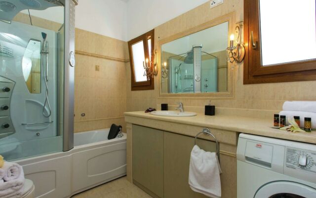 Villa in Crete With Private Pool & Beaches Nearby