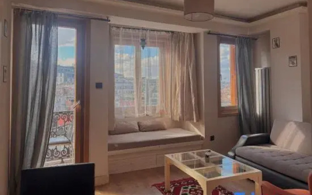 Taksim Square—1BR Deluxe Suite 06