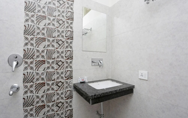 Golden Leaf By OYO Rooms