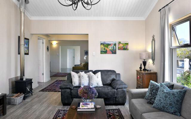 Petit Plaisir is a Romantic Self-catering Cottage on the Side of the Village no1