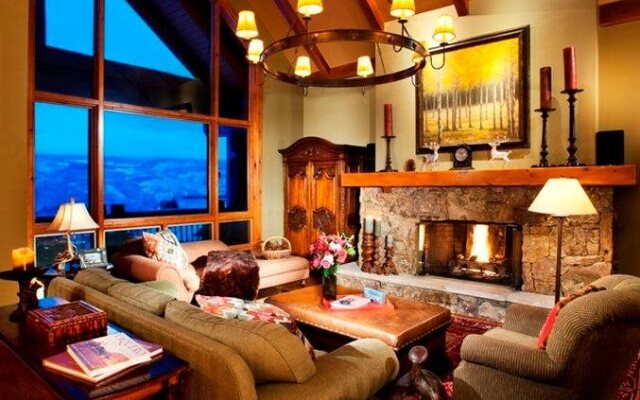 Snow Cloud Lodge