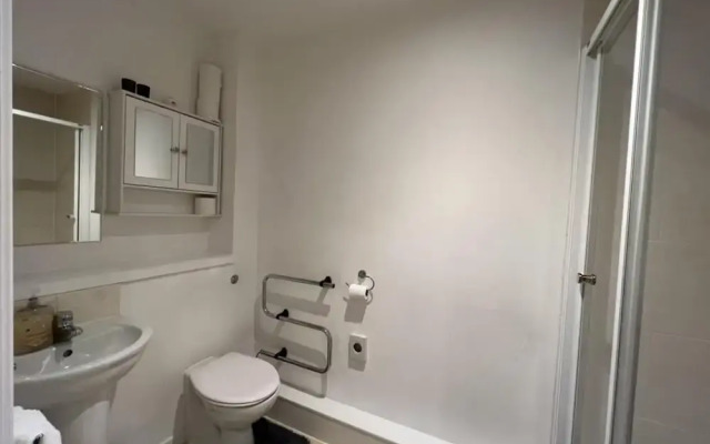 Lovely Twin 2-flats Condo In Aberdeen-no Party