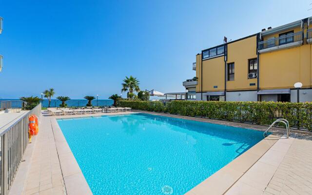 Residenza Miralago With Pool - One-bedroom With Terrace