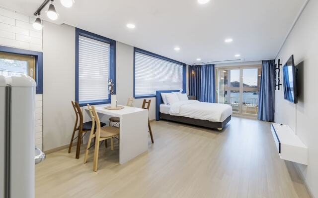 Yeosuya Hostel & Pension