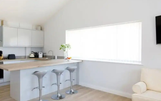 Countryside Bungalow for 4 Close to Beaches