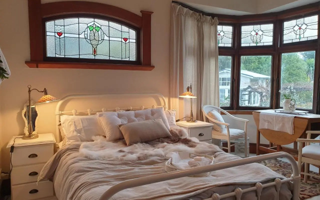 Cabins on Tudor bed & breakfast