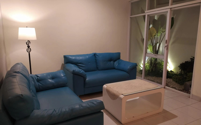 Lucky Guest House Wahid Hasyim – Guest Rooms – Sleman
