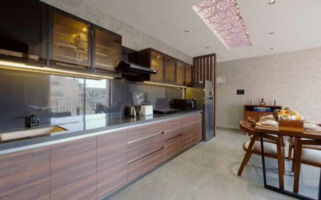 Modern 1BR With Pool 5min Drive to Candolim Beach